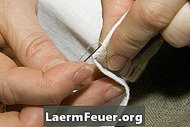 Kako narediti tkanino cvetja z uporabo tehnike stiskanja