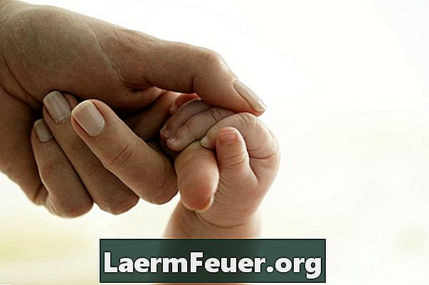 Come rendere i segni delle mani del bambino alla nascita