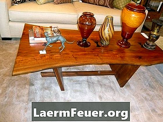 Hvordan lage rustikke bord fra biter av trebukser