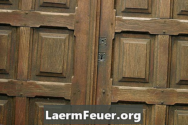 Πώς να τελειώσει ξύλινες εσωτερικές πόρτες