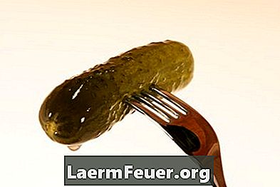 Hoe gepekelde komkommers te maken