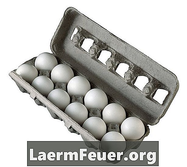 イースターのために卵の箱からひよこを作る方法
