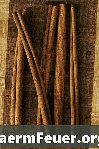 Hvordan lage Cinnamon Stick Trees å dekorere kaker