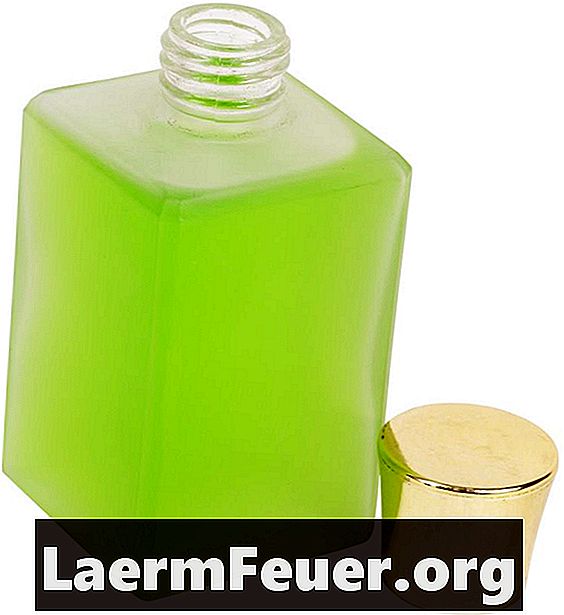 Hvordan lage din egen hvite perle parfymerte olje