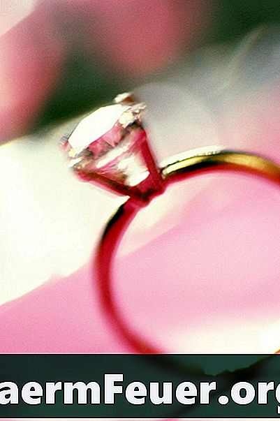 Как сделать сахарное бриллиантовое кольцо для помадной массы