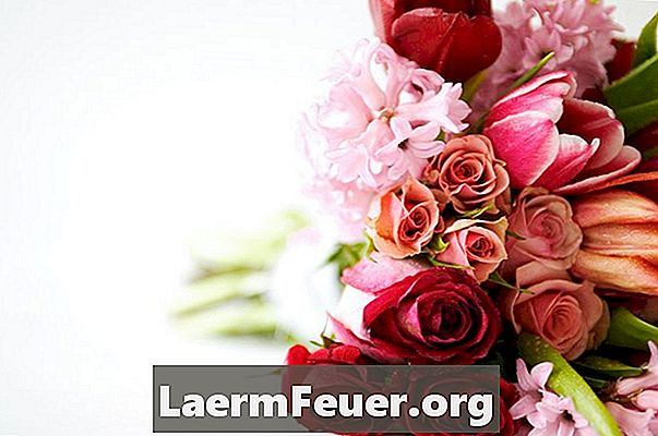 Como fazer um arranjo cristão com um centro de mesa floral para o Dia dos Namorados