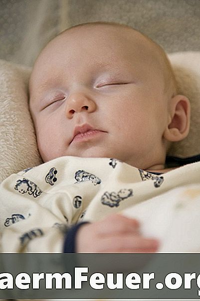 Bagaimana untuk membuat bayi berhenti bergolek di katil bayi
