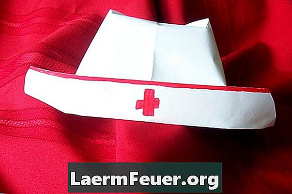 Como fazer um chapéu de enfermeira com papel