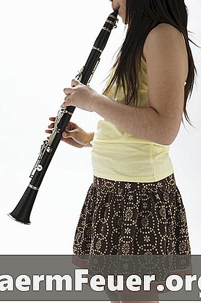Cómo hacer un clarinete de papel