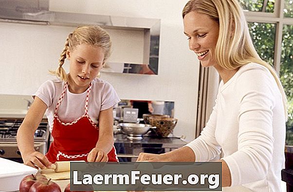 איך להכין מטבח הגדר לילדים עם קרטון