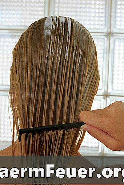 Како направити модерну фризуру са техником коњског репа на врху главе