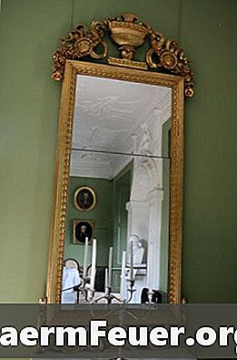 Comment faire paraître un miroir vieux