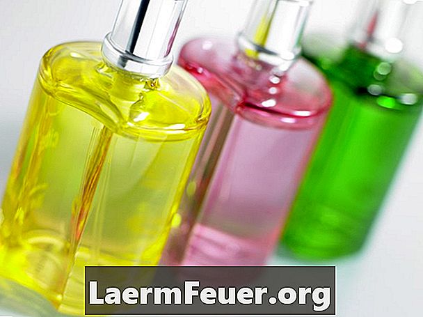 Cómo hacer un perfume sin alcohol para un proyecto de ciencias