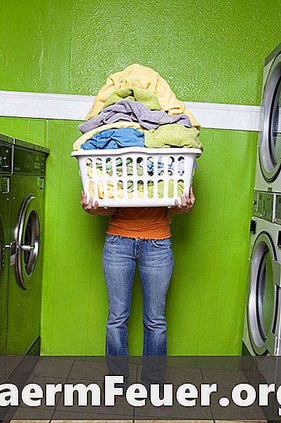 Como lavar roupas em uma lavanderia Laundromat