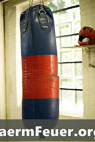 كيفية صنع حقيبة الملاكمة محلية الصنع