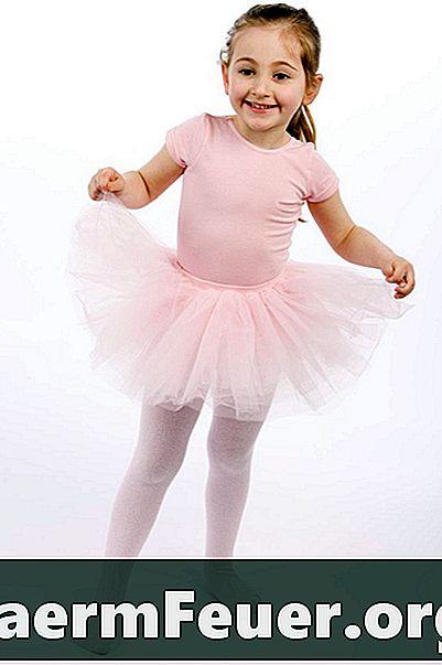 Wie man ein nahtloses Ballett-Tutu für ein Kind herstellt
