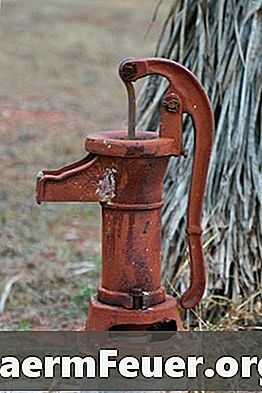 Cum se face o pompă de apă manuală