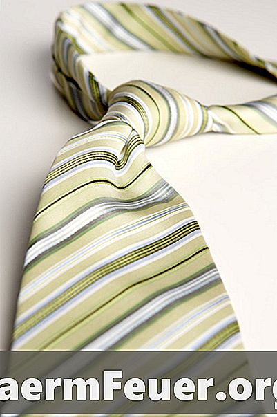 Comment faire une écharpe en réutilisant des cravates