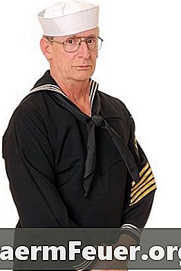 Hoe de zakdoek van een zeeman te rollen