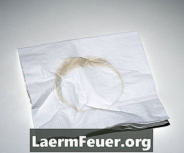 Comment faire une fleur de serviette en papier