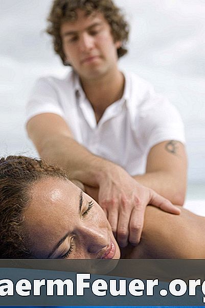 Hoe een ontspannende massage op de rug te doen