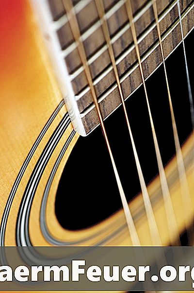 गिटार या गिटार स्ट्रिंग्स के लटके स्ट्रिंग्स कैसे बनाएं