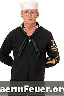 Како направити јапанску морнарску одећу из равне мајице