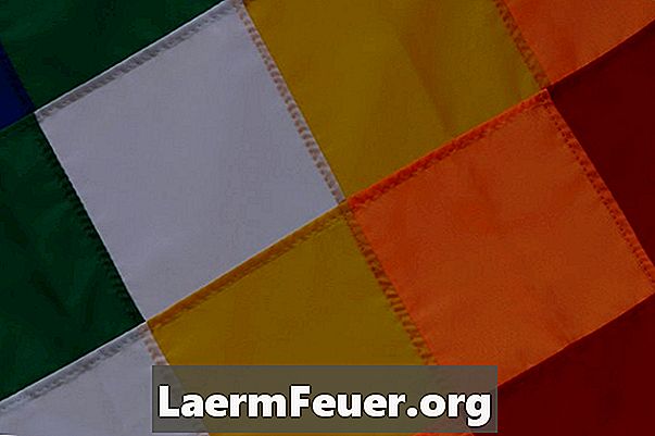 Comment faire une courtepointe en patchwork avec des tissus de tissu en excès