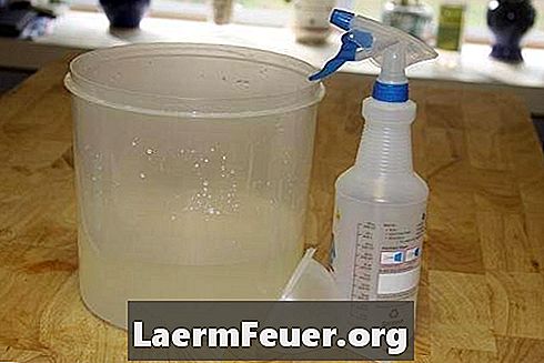 Como fazer uma solução desinfetante de água sanitária