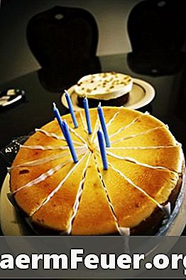 Como fazer velas de cera para um bolo de aniversário