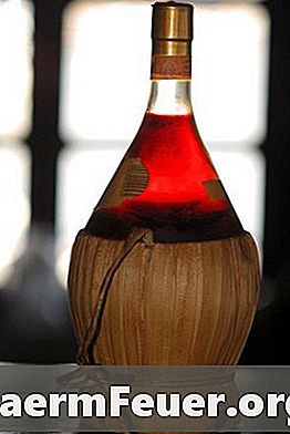 Hvordan lage stearinlys for vinflasker