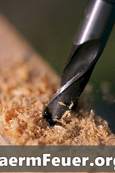 Hur man stärker snickare lim för träprojekt