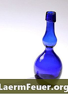 Come attaccare una bottiglia di vetro