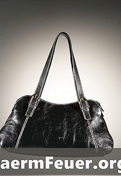 So stellen Sie sicher, dass eine Balenciaga-Handtasche authentisch ist