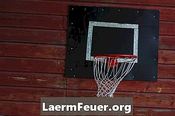 Como instalar uma cesta de basquete em uma casa de tijolos