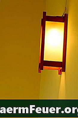 Come installare una lampada da parete?