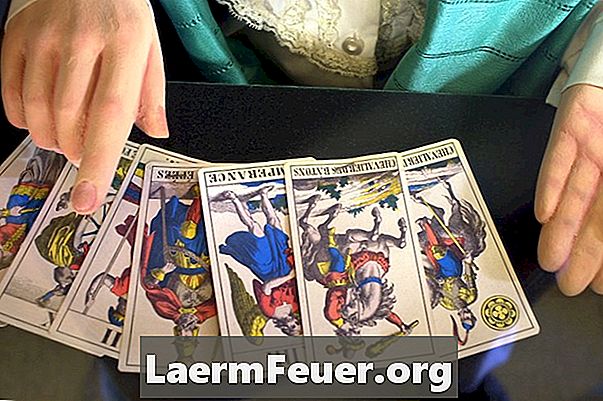 Hogyan kell értelmezni a Rider-Waite Tarot kártyákat
