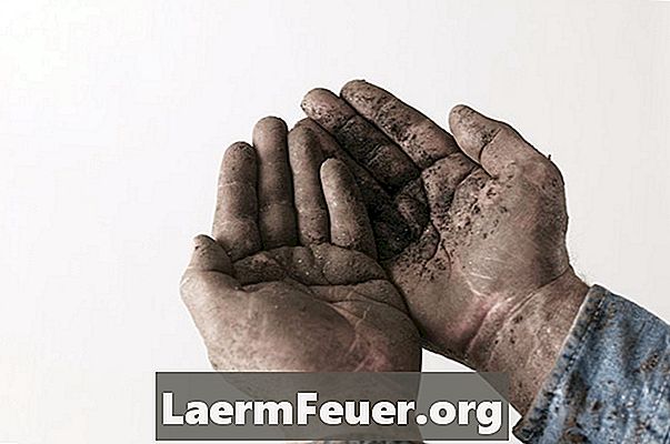 Hur man rengör smör och smuts från dina händer och naglar