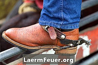 Hoe Snake Leather Boots te reinigen en te conditioneren