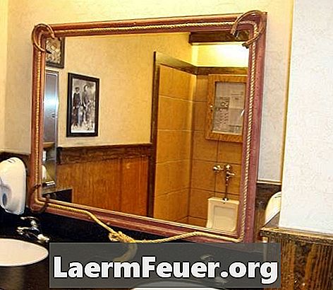 Como limpar espelhos sem arranhá-los
