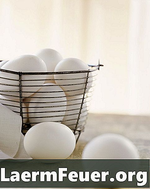 Cómo limpiar excrementos de huevos recién cosechados