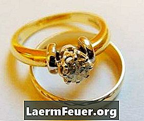 Kako očistiti zlati nakit, ki je zatemnjen?