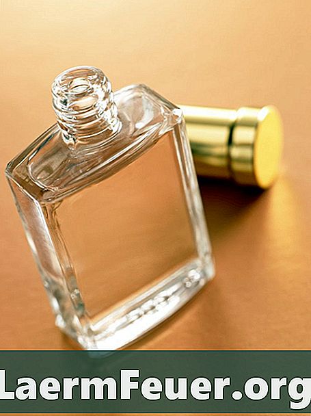 Como limpar perfume derramado