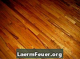 Comment nettoyer les planchers de bois avec des essences minérales