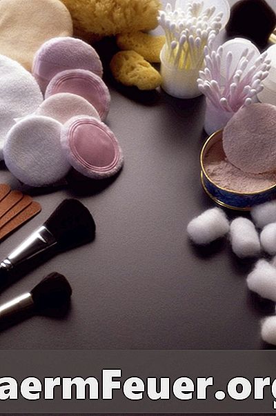 Hvordan å rengjøre en makeup svamp