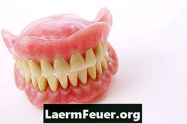 Jak pozbyć się czarnych plam na fałszywych zębach