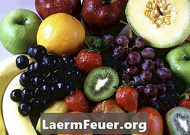 Как сохранить нарезанные фрукты в холодильнике