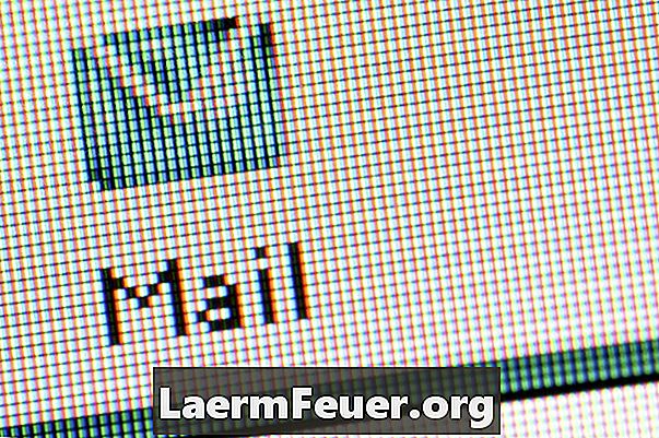 Hoe de locatie van e-mailopslag in Outlook 2003 te veranderen