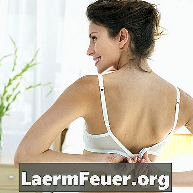 Как получить объемную грудь с низким вырезом на спине