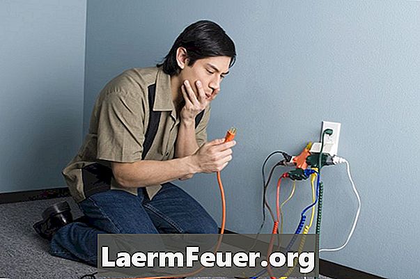 Skjule usikre ledninger fra elektriske lamper